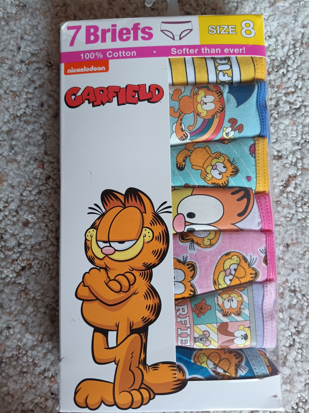 Pack of girls' panties featuring Garfield..size 8 Small